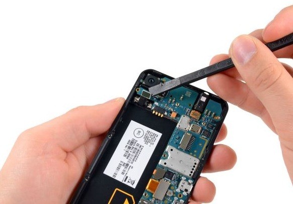 Kỹ thuật viên sửa chữa điện thoại di động được làm việc trong môi trường tốt với mức thu nhập cao (Ảnh minh họa)